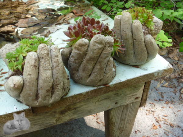 The view of the Hypertufa Hands from the side