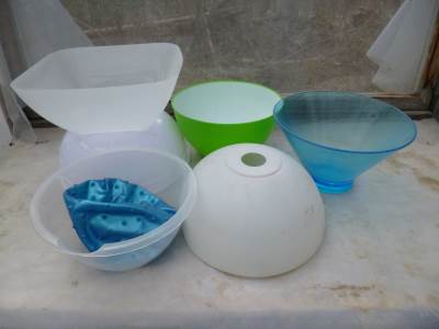 Use old plastic bowls from the thrift store...