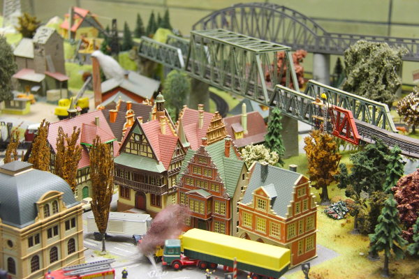 life-in-miniature-model-railway.jpg