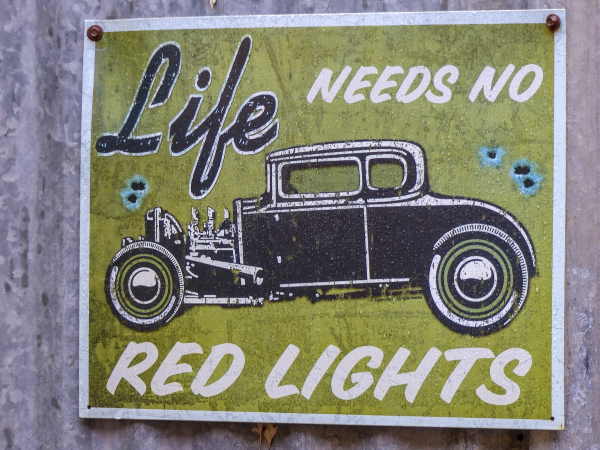 vintage-sign-no-red-lights600.jpg