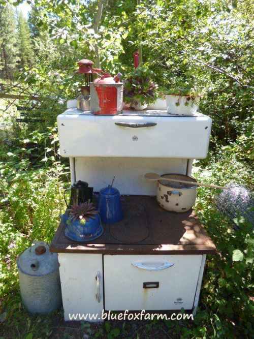 https://www.bluefoxfarm.com/images/vintage-wood-stove.jpg