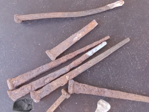 antique-hand-forged-nails600x450.jpg
