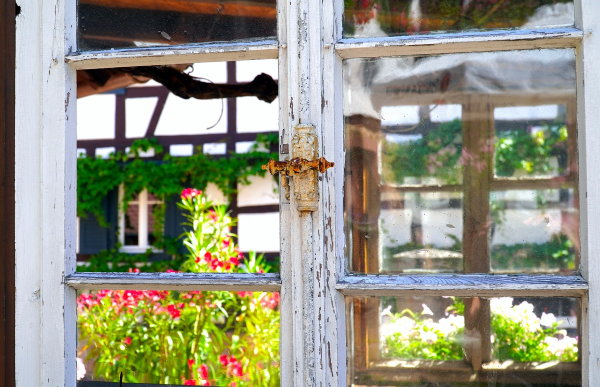 craft-ideas-with-old-windows-greenhouse.jpg