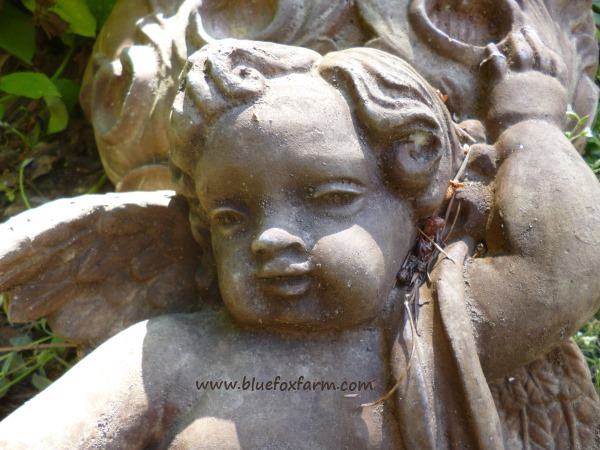 Cherubs are such a peaceful addition to a garden...