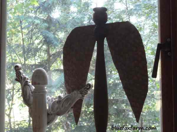 Spindles, balusters or decorative spools make great rustic angels
