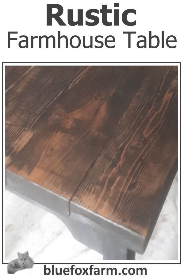 Picture showing the grain of the Rustic Farmhouse Table