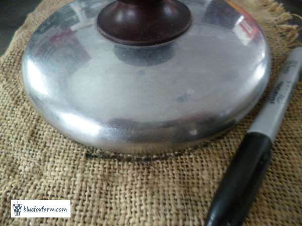 Use a saucepan lid for a circle template